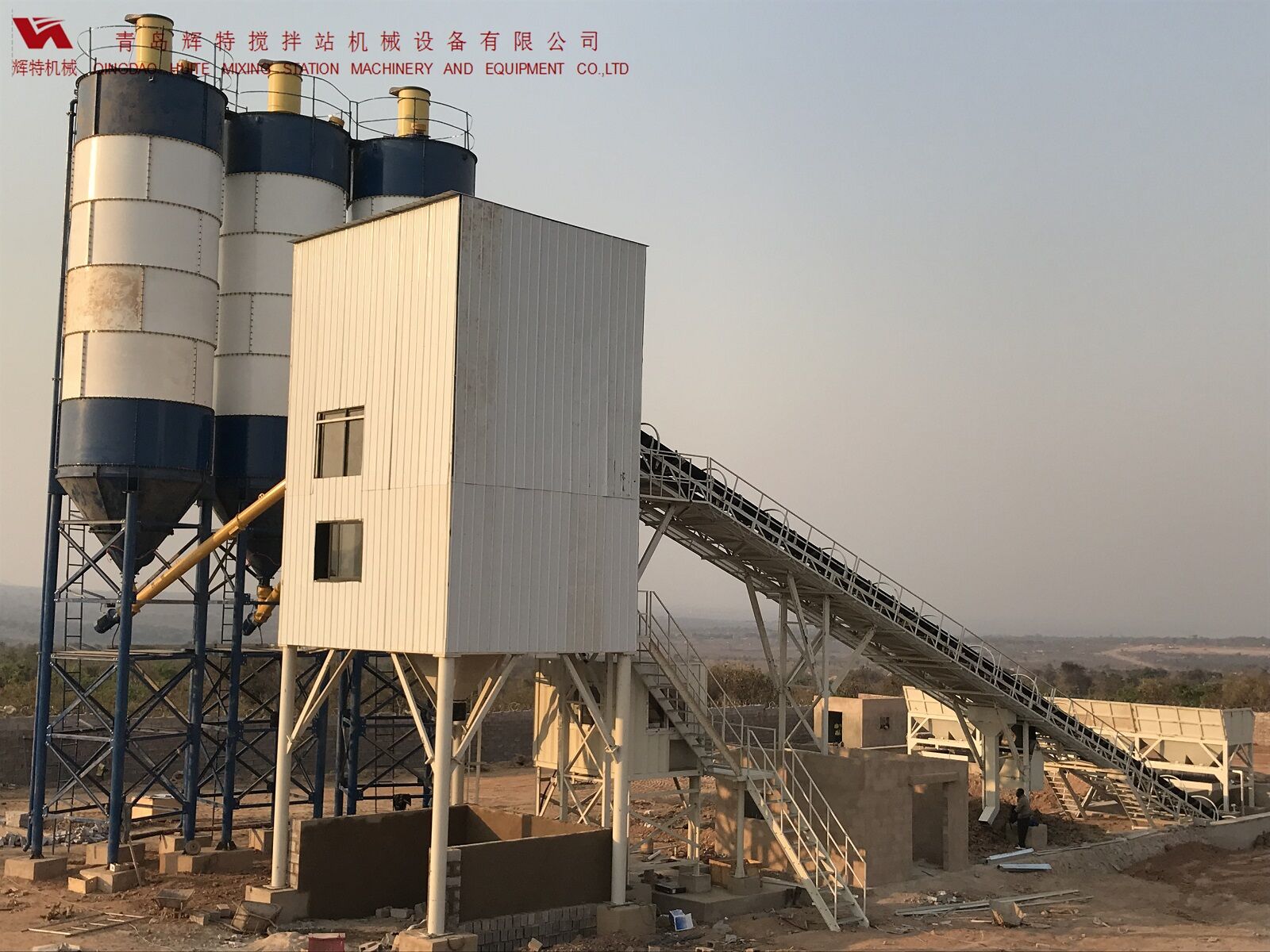 輝特混凝土攪拌站HZS120采用國內(nèi)外知名品牌，大大降低了設備故障率