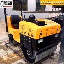 看成?。】?.5噸座駕式柴油壓路機 雙鋼輪壓路機 溝槽施工壓土機